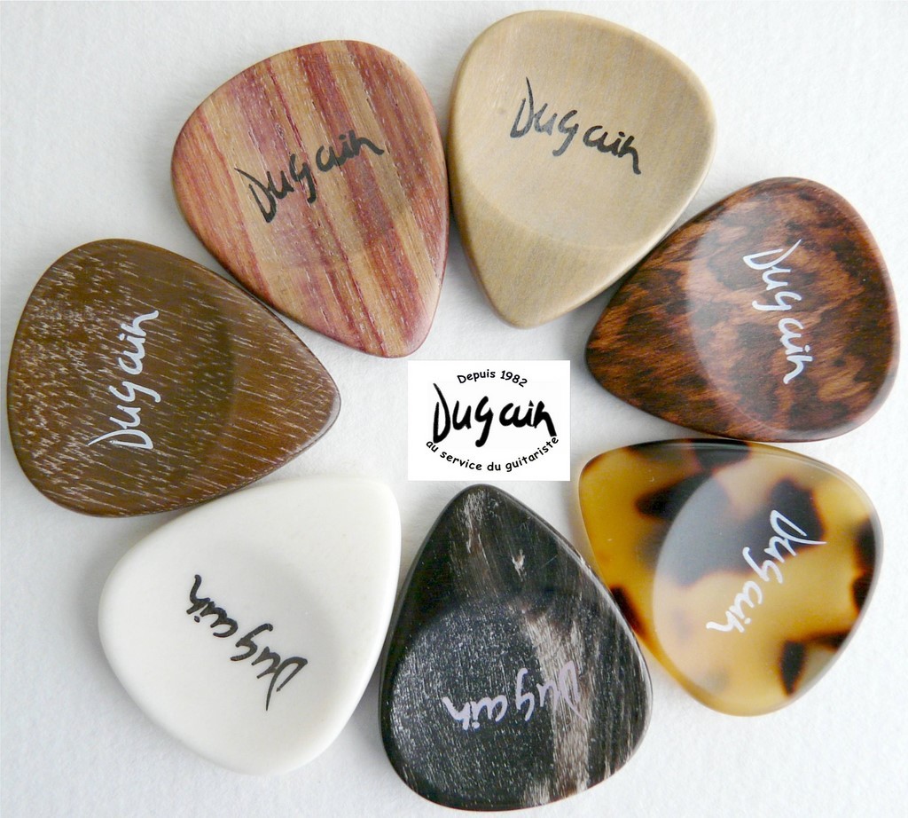 Médiator Guitare Personnalisé  Custom guitar picks, Letter gifts, Guitar  pick